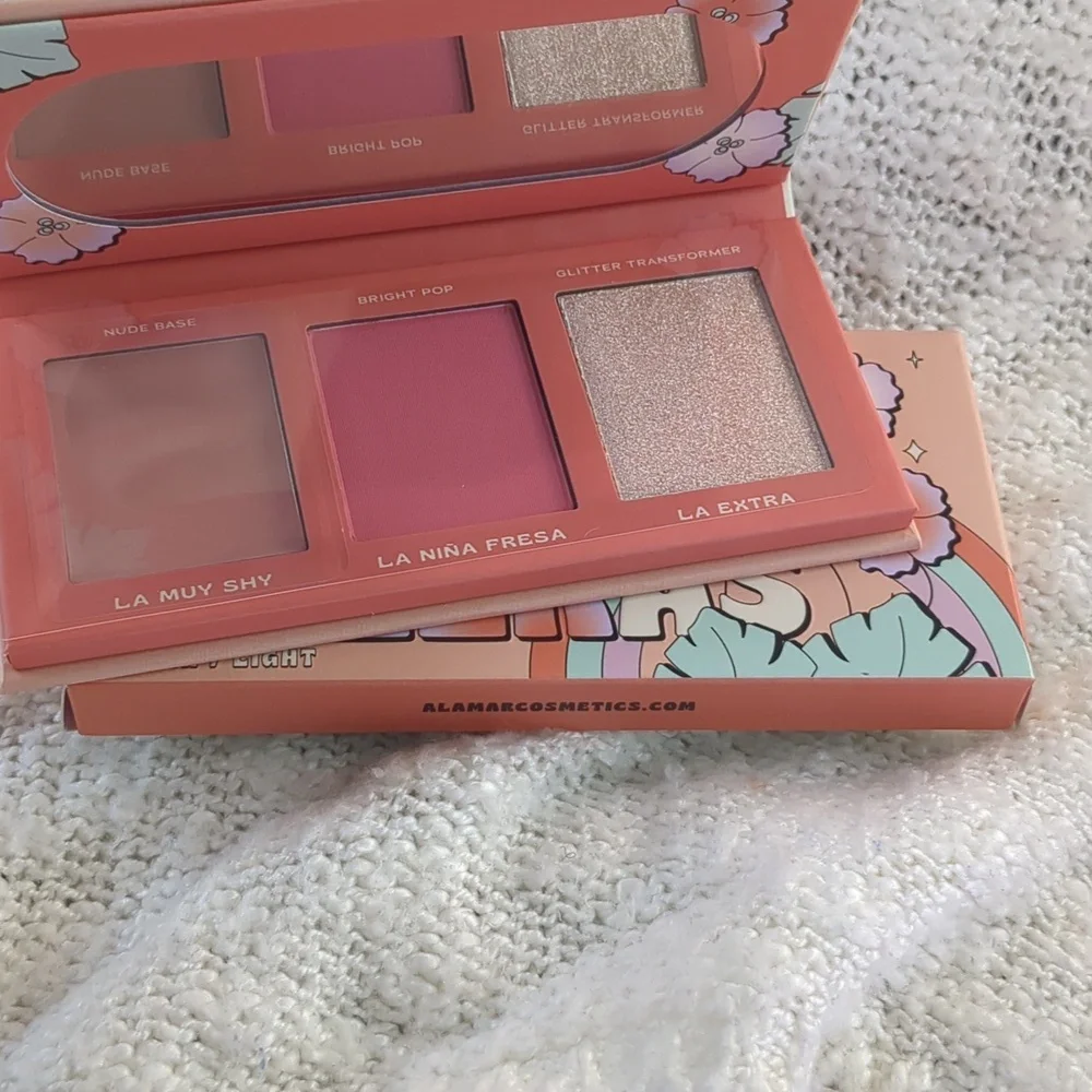 Alamar Viva Las Cheekas Cheek Palette in Fair/Light, 7.8g/0.28oz